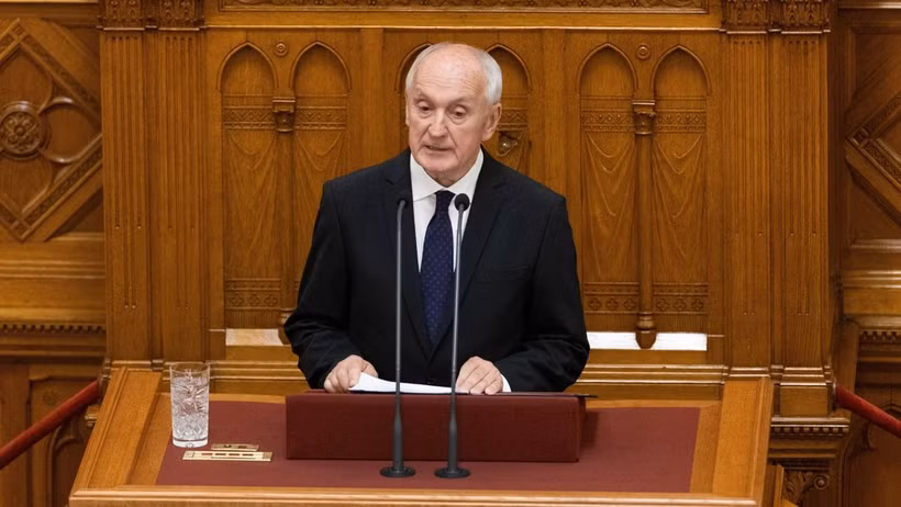 Le nouveau président élu de la Hongrie, András Baka, prononce un discours au Parlement à Budapest le 11 août 2026. Photo : Xinhua/VNA