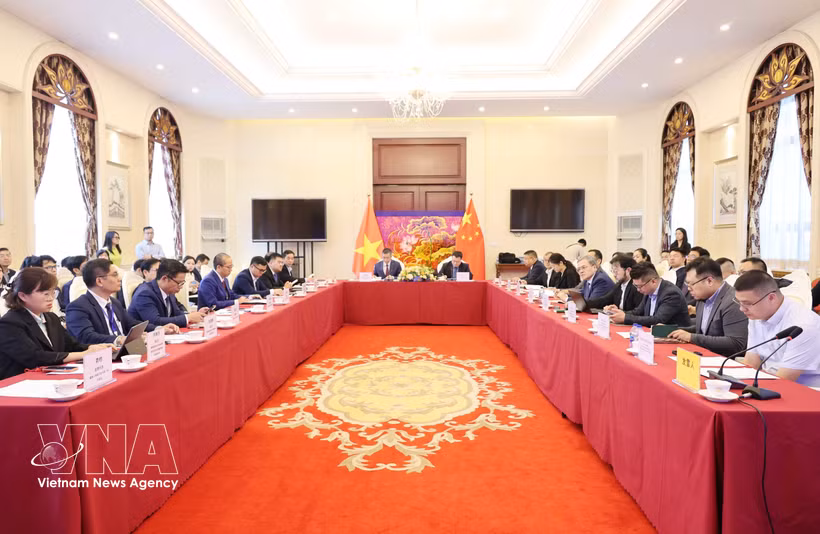 Des délégués participent au Programme de coopération et d’échanges sur l’industrie verte Vietnam-Chine. Photo: VNA