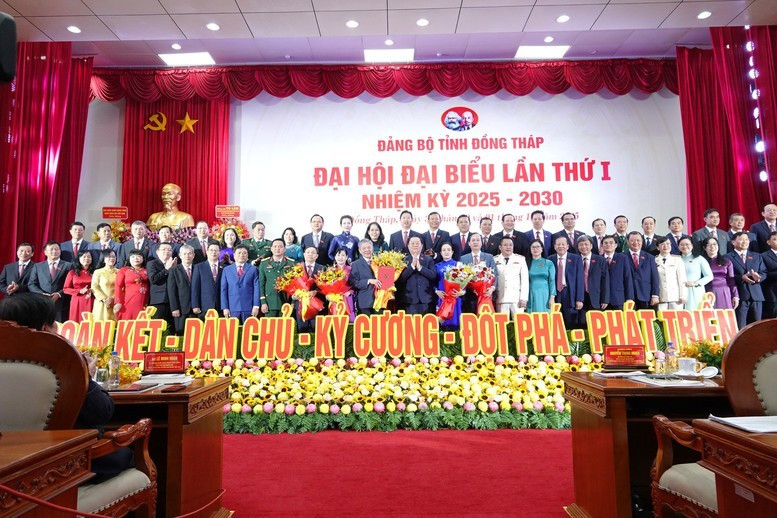 Des délégués participent à l'ouverture du premier Congrès de l'organisation du Parti de la province de Dông Thap pour le mandat 2025-2030. Photo: VNA