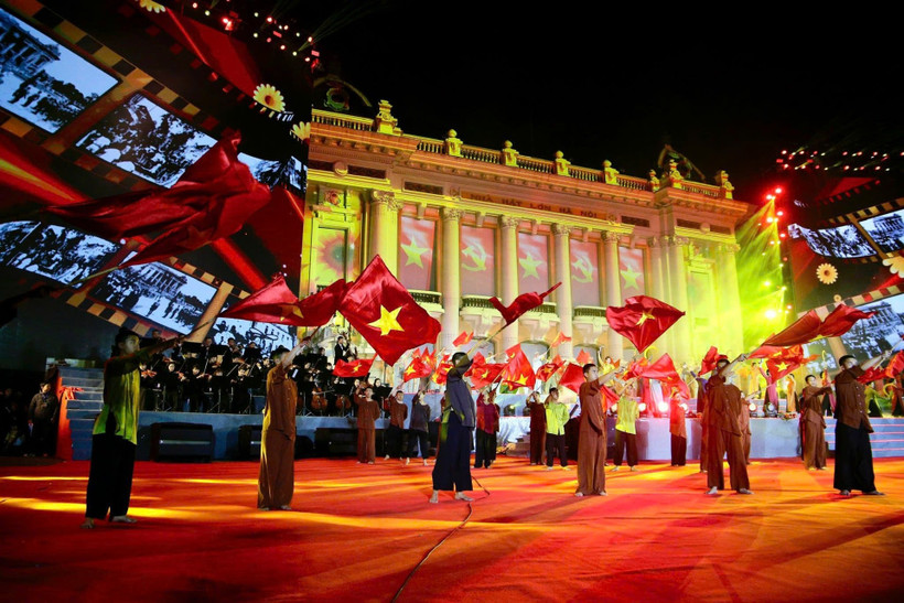 Le spectacle intitulé « Hanoï - Depuis l'automne historique de 1945 » aura lieu à la place de la Révolution d'Août dans la soirée du 15 août. Photo: hanoimoi.com.vn