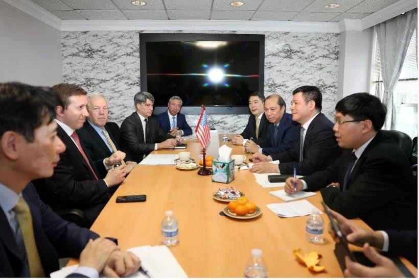 Séance de travail entre le ministre vietnamien de l'Industrie et du Commerce, Nguyên Hông Diên, et le président du fonds Warburg Pincus et du Conseil d'affaires États-Unis - ASEAN, Jeffrey Perlman. Photo: VietnamPlus
