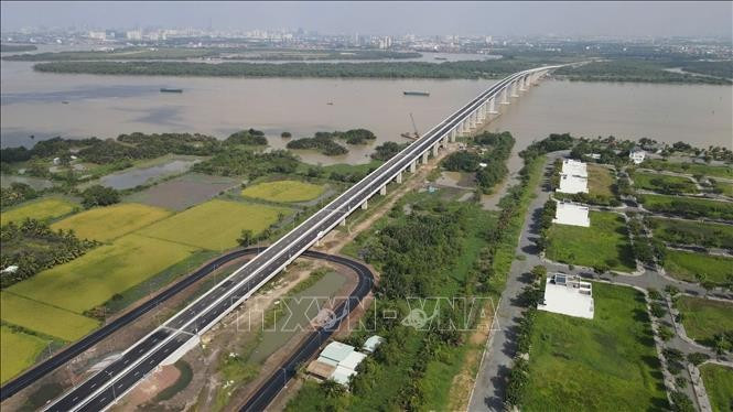 Le pont Nhon Trach relie Hô Chi Minh-Ville à Dông Nai. Photo: VNA