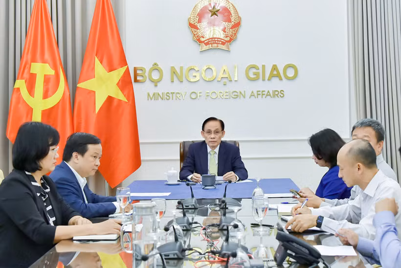 Entretien téléphonique entre le ministre vietnamien des Affaires étrangères, Le Hoai Trung, et le secrétaire mexicain aux Relations extérieures, Roberto Velasco Álvarez. Photo: ministère des Affaires étrangères
