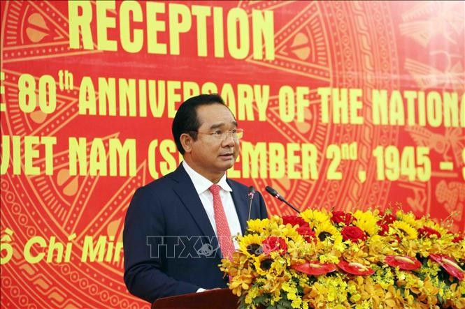 Le président du Comité populaire de la ville, Nguyên Van Duoc, s'exprime à la réception. Photo: VNA