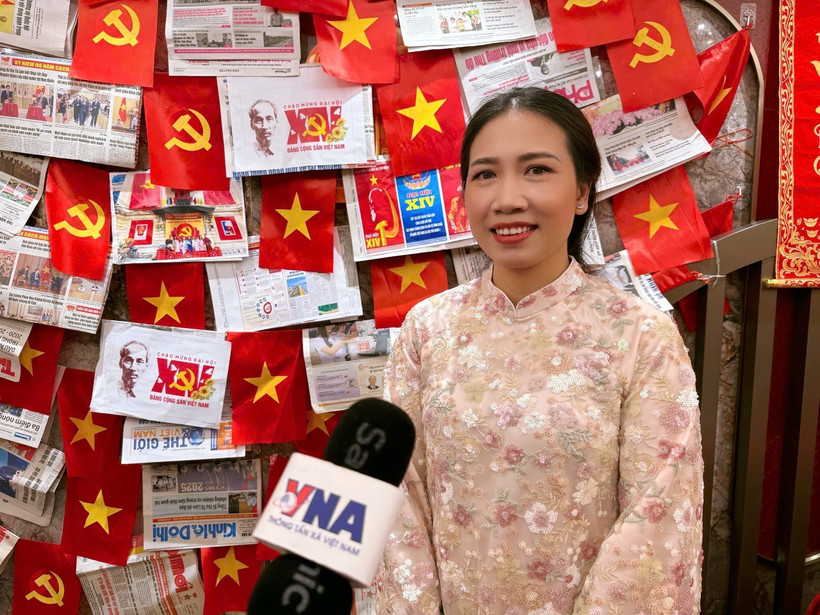 La docteure Nguyen Thi Khanh, chercheuse postdoctorale à l'Université chinoise de Hong Kong, répond à une interview de l’Agence vietnamienne d’information. Photo: VNA