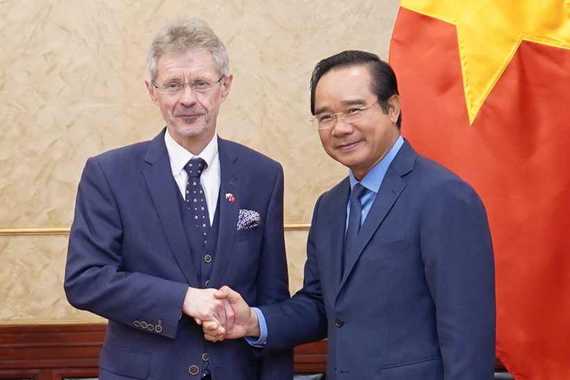 Le président du Comité populaire de Ho Chi Minh-Ville, Nguyen Van Duoc (à droite), et le président du Sénat du Parlement de la République tchèque, Milos Vystrcil. Photo: VNA