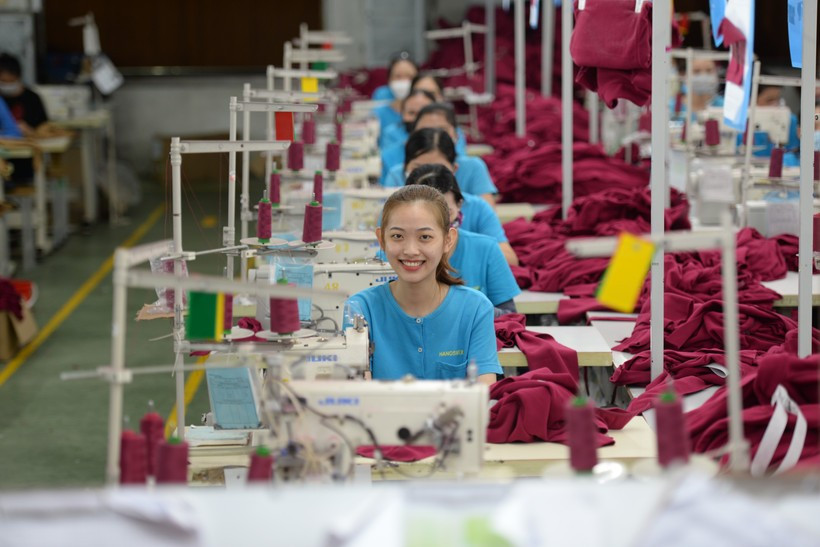 Les exportations vietnamiennes du secteur textile-habillement ont enregistré au premier semestre 2025 une croissance d'environ 11% en variation annuelle. Photo: Vietnam+