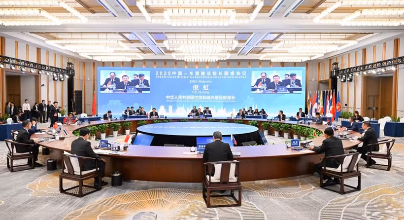 La table ronde des ministres de la Construction de l’ASEAN et de la Chine se tient le 15 septembre à Guilin. Photo: VNA