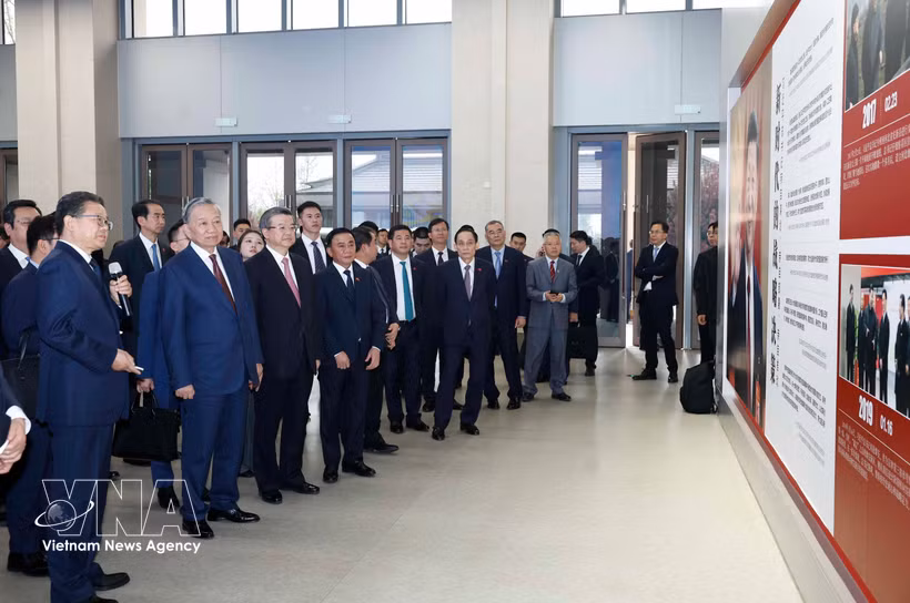 Le secrétaire général du Parti et président vietnamien To Lam visite la Nouvelle Zone de Xiong’an en Chine. Photo: VNA