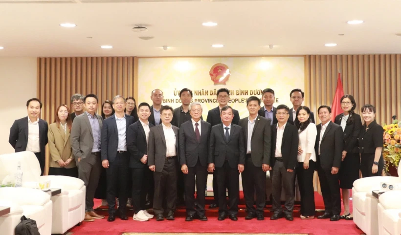 Des autorités de la province de Binh Duong et la dégélation du groupe taïwanais MiTAC. Photo: VNA