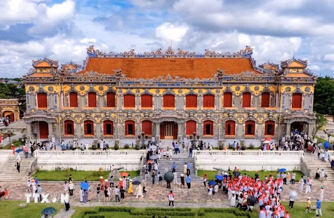 La cité impériale de Hué attire un grand nombre de visiteurs. Photo : VNA
