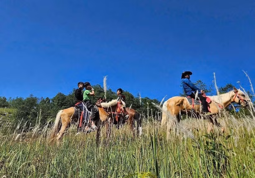 Lancement du produit touristique "Découverte de l’extrême Nord – Tuyên Quang à cheval". Photo: VNA