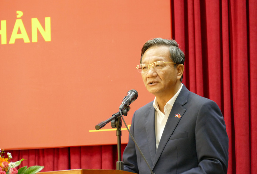 L'ambassadeur du Vietnam au Laos, Nguyen Minh Tam, s'exprime à la rencontre. Photo: VNA