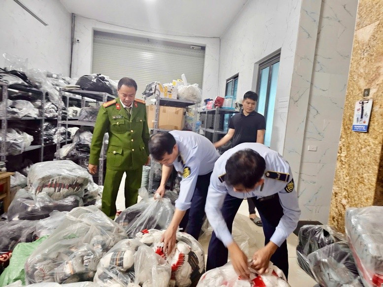 Plus de 23 400 infractions liées aux contrefaçons sont traitées en 2025. Photo: nhandan.vn