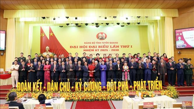 Le nouveau Comité exécutif du Parti de la province de Tuyên Quang pour le premier mandat 2025-2030. Photo: VNA