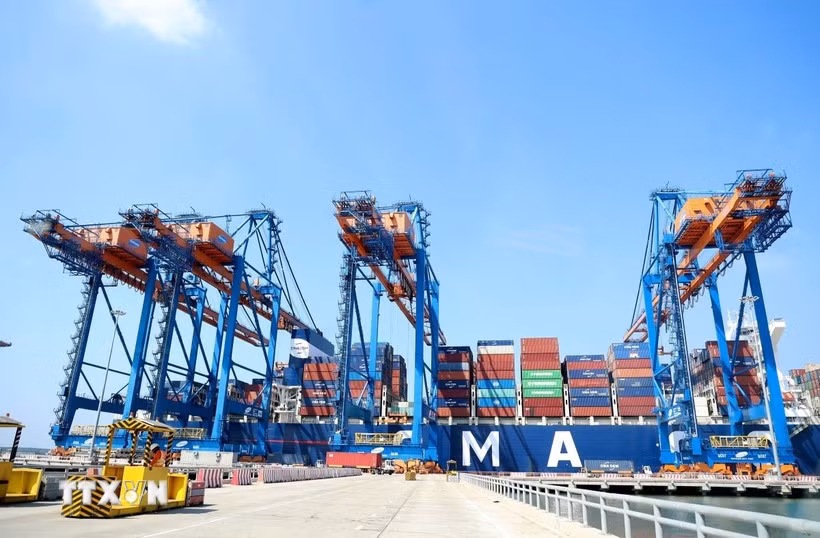 Le vice-maire de Burgas, Stanimir Apostolov, appelle les investisseurs vietnamiens à venir investir dans les secteurs prioritaires de la ville tels que l'innovation, les villes intelligentes et le développement des infrastructures industrielles, promettant des conditions optimales pour leur implantation. Photo: VNA