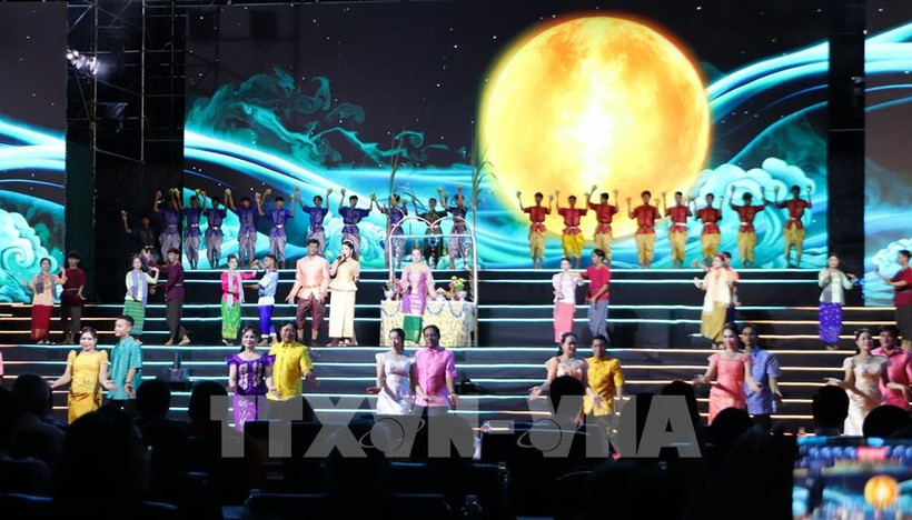 Vinh Long célèbre la fête Ok Om Bok