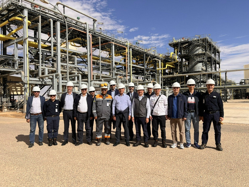 La délégation de Petrovietnam visite le site du projet pétrolier de Bir Seba, situé dans les blocs 433a et 416b en Algérie. Photo: https://petrovietnam.petrotimes.vn