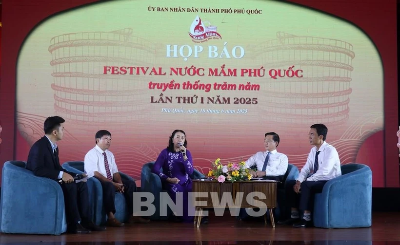 Les délégués à la conférence de presse, le 18 juin à la ville de Phu Quôc. Photo: VNA