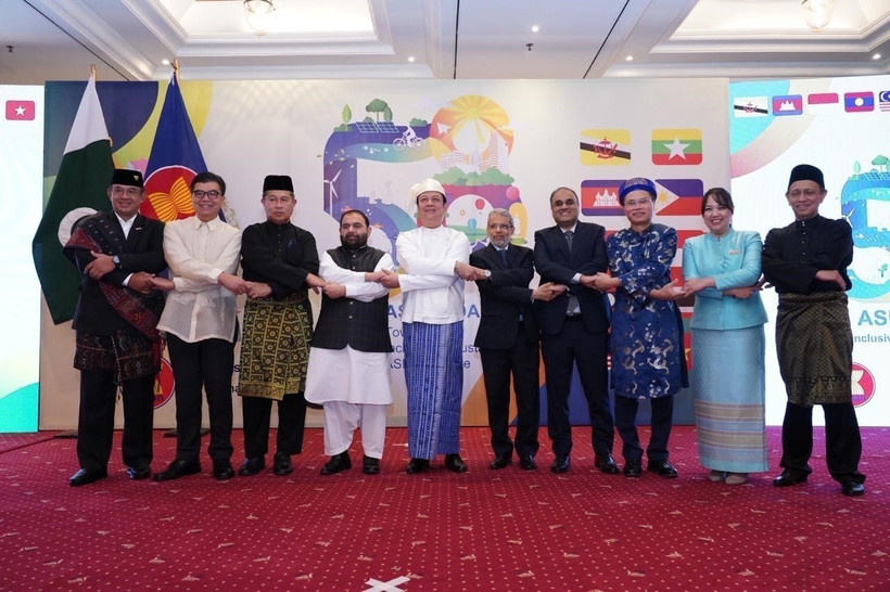 Les ambassadeurs de l'ASEAN et des responsables pakistanais. Photo: ambassade du Vietnam au Pakistan
