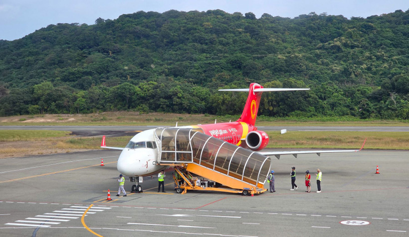 Un avion de Vietjet à Con Dao. Photo: Vietjet