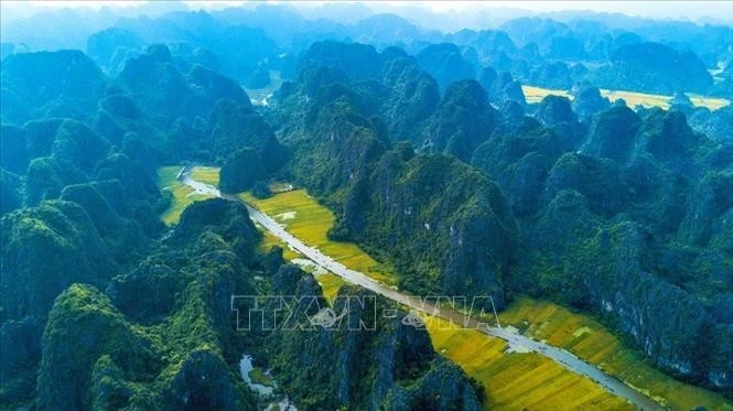 Tam Coc - Bich Dong (trois grottes-grotte vertéreraude) est une destination touristique prisée à Ninh Binh. Photo: VNA