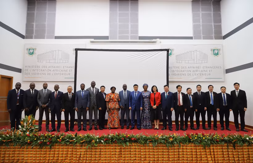 Conférence sur la politique économique et la coopération Vietnam-Côte d'Ivoire, le 10 juillet 2025. Photo: VNA
