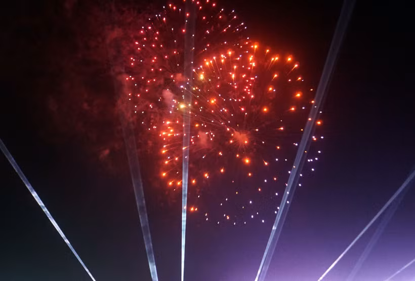Feu d'artifice artistique lors de la soirée d'ouverture. Photo : Trinh Bang Nhiem - VNA