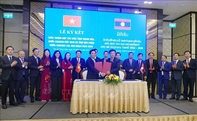 Cérémonie de signature d'un accord de coopération pour la période 2026-2030 entre Thanh Hoa et Houaphan. Photo: VNA