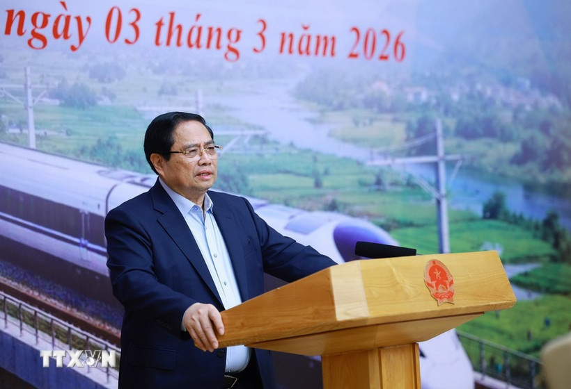 Le Premier ministre Pham Minh Chinh prend la parole lors de la réunion. Photo: VNA
