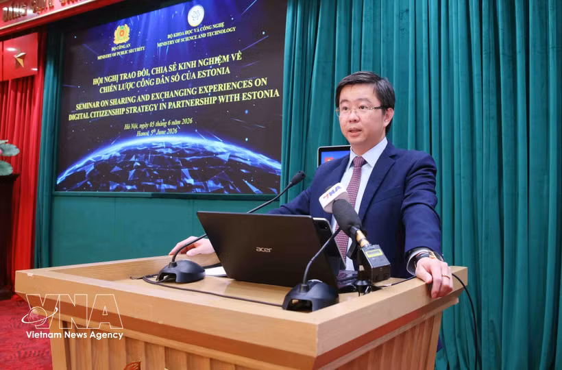 Le vice-ministre des Sciences et des Technologies, Bui Hoang Phuong, s'exprime lors de la conférence. Photo: VNA
