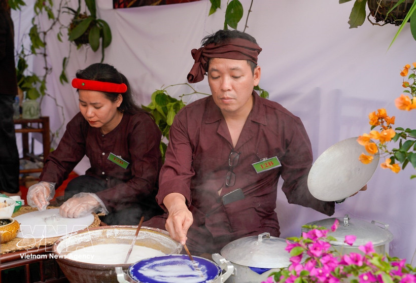 Le Banh cuon Thanh Tri se distingue par sa finesse, sa texture soyeuse et son parfum délicat de riz. Photo: VNA