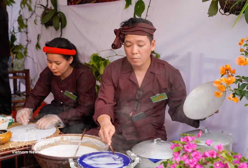 Le Banh cuon Thanh Tri se distingue par sa finesse, sa texture soyeuse et son parfum délicat de riz. Photo: VNA