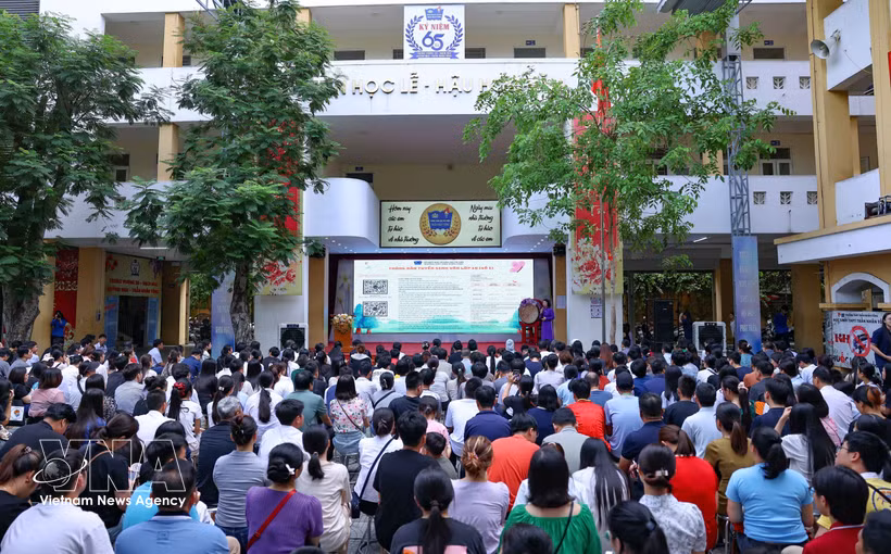 Le lycée Tran Nhan Tong organise une rencontre avec les élèves admis en seconde pour l'année scolaire 2026-2027. Photo : VNA