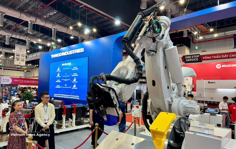 Le salon et forum des industries de soutien 2025 à Ho Chi Minh-Ville réunit plus de 200 stands d'entreprises nationales et d'investissements directs étrangers. Photo : VNA