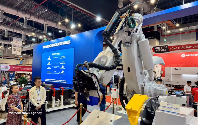 Le salon et forum des industries de soutien 2025 à Ho Chi Minh-Ville réunit plus de 200 stands d'entreprises nationales et d'investissements directs étrangers. Photo : VNA