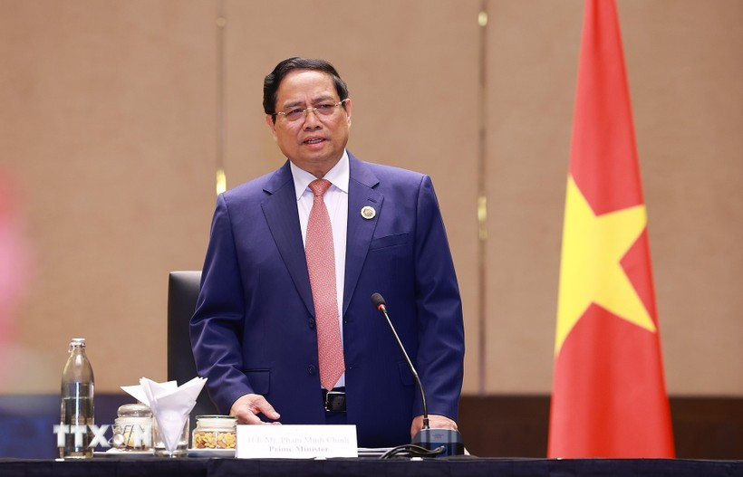 Le Premier ministre Pham Minh Chinh à la rencontre les ambassadeurs vietnamiens au sein de l'ASEAN. Photo: VNA