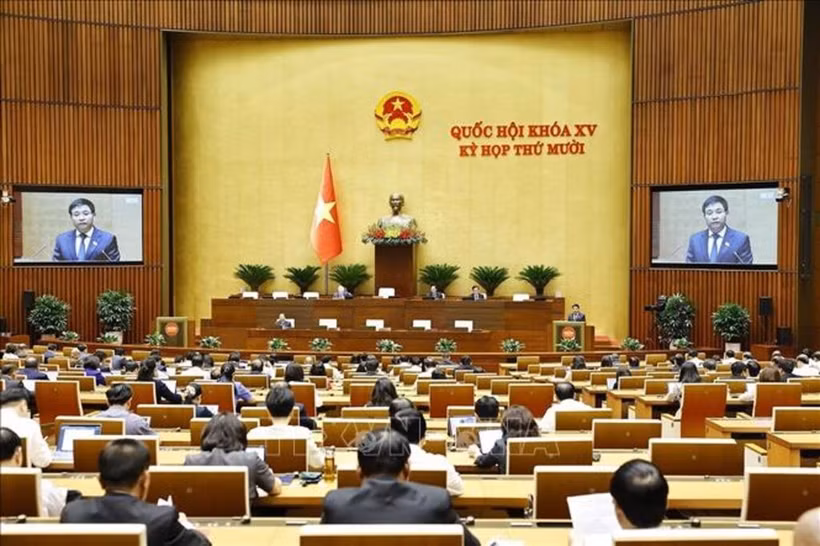 Le ministre des Finances, Nguyen Van Thang, présente le projet de loi sur les réserves nationales (amendée). Photo : Doan Tan - VNA 