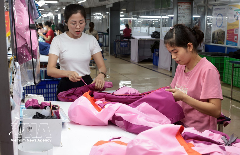 Une usine de la société TNG dans la province de Thai Nguyen produit des marchandises destinées à l'exportation vers le marché de l'UE. Photo : VNA