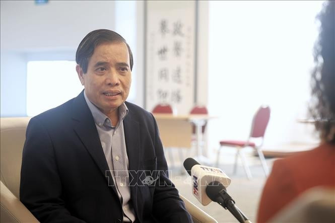 Le professeur Vu Minh Khuong, de l'École de politiques publiques Lee Kuan Yew. Photo: VNA