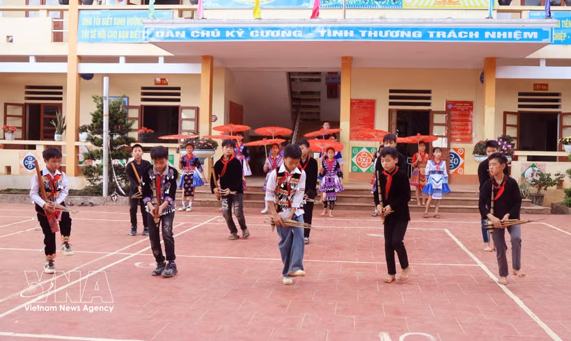 Élèves du lycée internat Nan Ma, commune de Pa Vay Su, province de Tuyen Quang. Photo : VNA