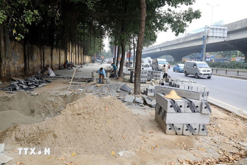 Le Département de la construction de Hanoï ordonne la suspension de tous les travaux d'excavation sur les chaussées et trottoirs de la capitale. Photo: VNA
