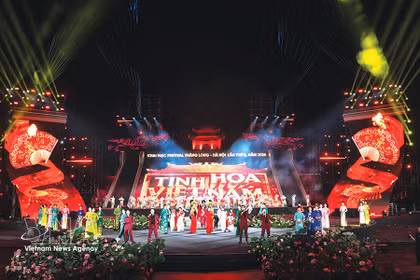Le Temple de la Littérature – Quoc Tu Giam illustre également les possibilités offertes par les technologies numériques. Aux sources de la tradition académique » et le film en projection 3D « Cultiver les talents » témoignent de cette évolution. Photo: VNA