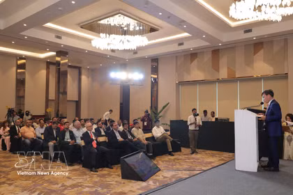 L’ambassade du Vietnam en Inde et le gouvernement de l’Uttar Pradesh ont organisé, le 25 septembre à Greater Noida, un forum consacré à la coopération dans les secteurs du tourisme et de l’aviation. Photo: VNA