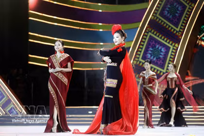 Cérémonie d'ouverture de la Semaine culturelle et touristique de Moc Chau 2026 et du Festival international du brocart de Son La. Photo: VNA