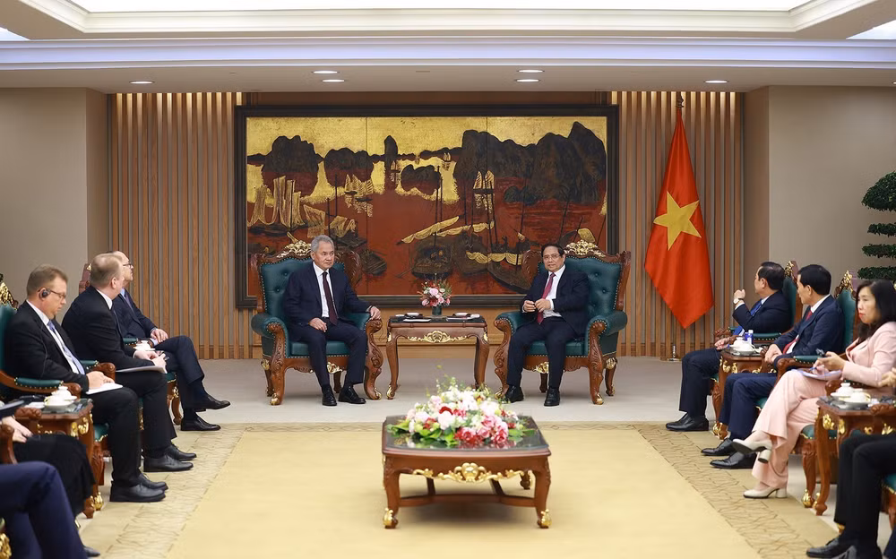 vna-potal-thu-tuong-tiep-thu-ky-hoi-dong-an-ninh-lien-bang-nga-8460280.jpg
