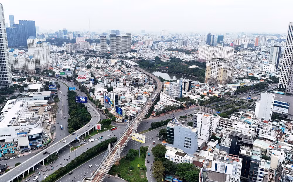 vna-potal-thanh-pho-ho-chi-minh-sang-ngay-dau-nam-moi-2025-7785528.jpg