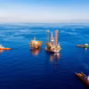 Déploiement d’une plateforme de forage autoélévatrice sur un site d’exploration pétrolière et gazière en mer. Photo : PVN