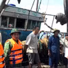 Les gardes-frontières de Quang Tri sensibilisent activement les pêcheurs au respect de la réglementation en matière de pêche INN. Photo : VNA