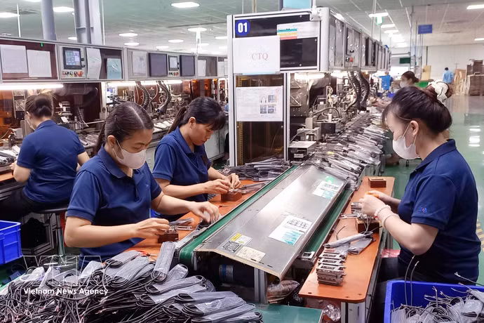 Les exportations de textile-habillement ont atteint 1,84 milliard de dollars, tandis que celles de chaussures se sont élevées à 975 millions de dollars. Photo: VNA